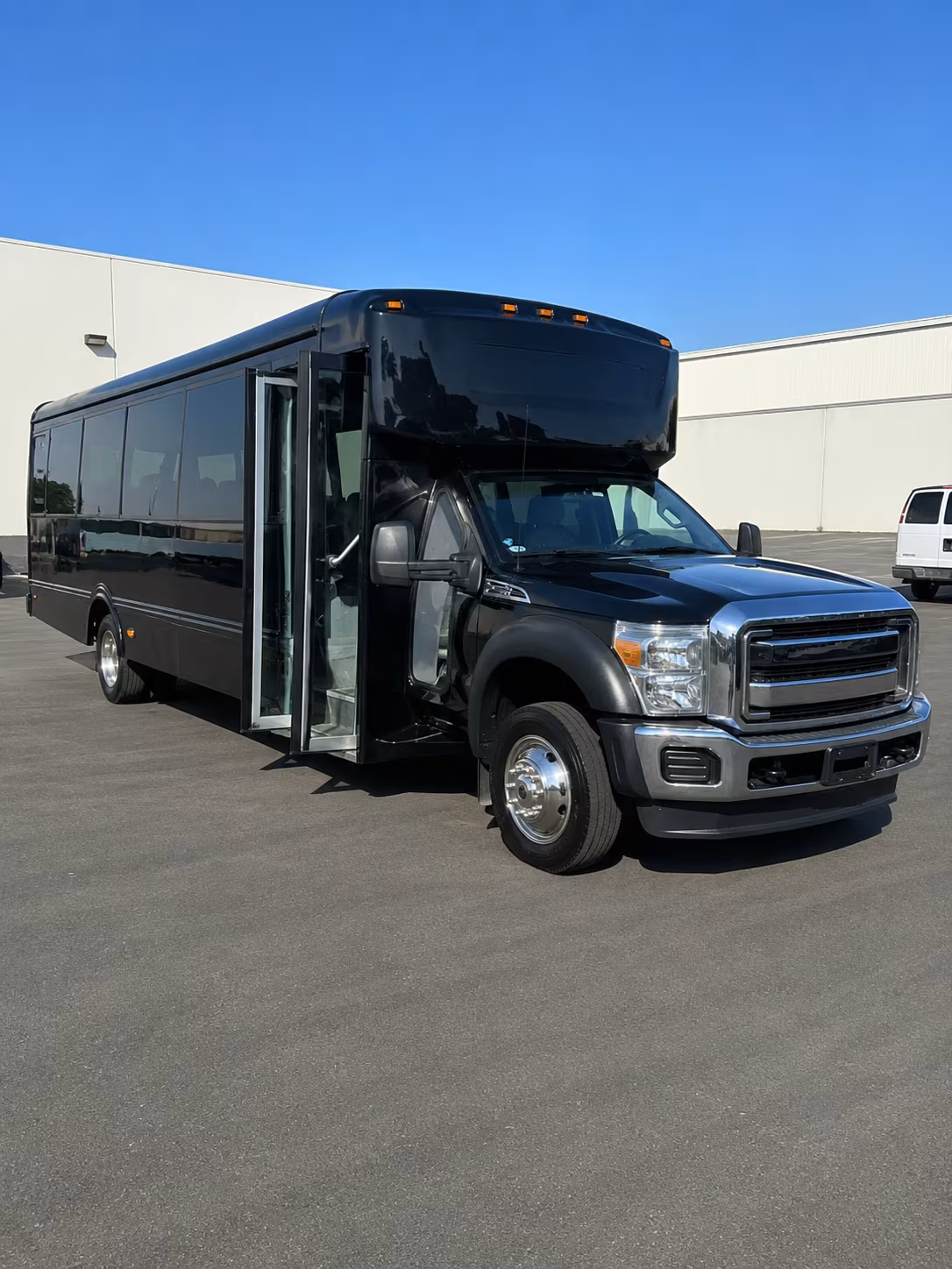 18 Passenger Party Bus Exterior